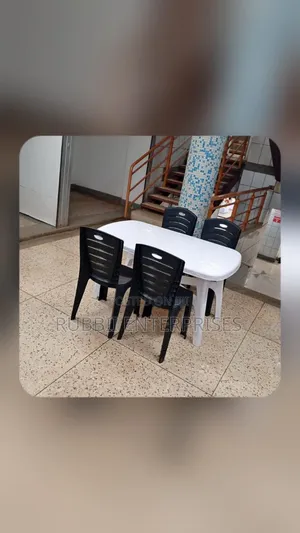 1 Oval Plastic Chair + 4 Woven Texture Chair