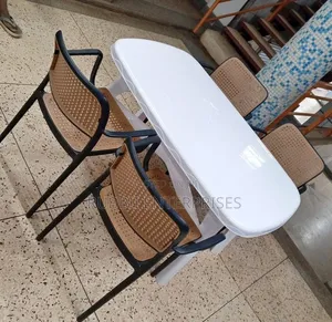 1 White Oval Table + 4 Rattan Chair
