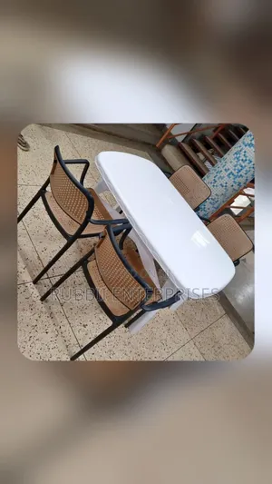 1 White Oval Table + 4 Rattan Chair