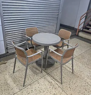1 Small Round Table + 4 Rattan Chair