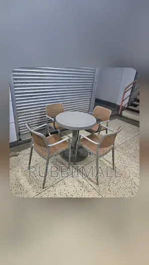 1 Small Round Table + 4 Rattan Chair
