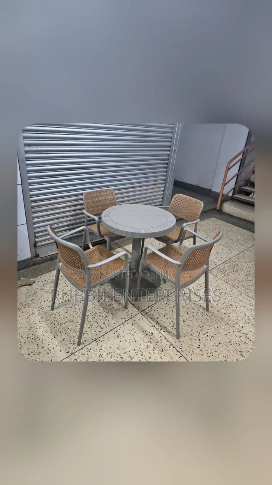 1 Small Round Table + 4 Rattan Chair