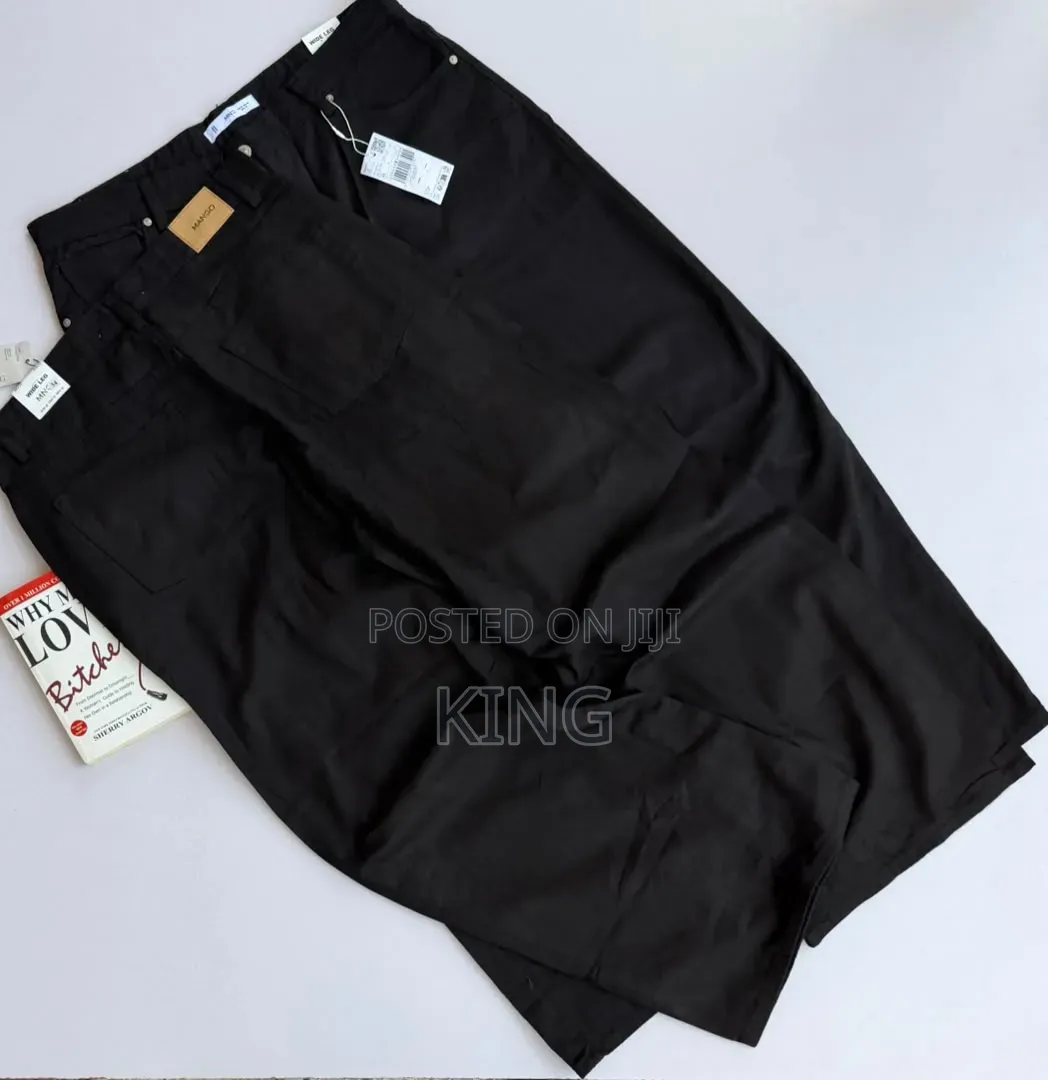Wide-Leg Denim Jeans in Dark Blue and Black
