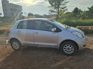 Toyota Vitz 2009 Silver
