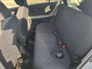 Toyota Vitz 2009 Silver