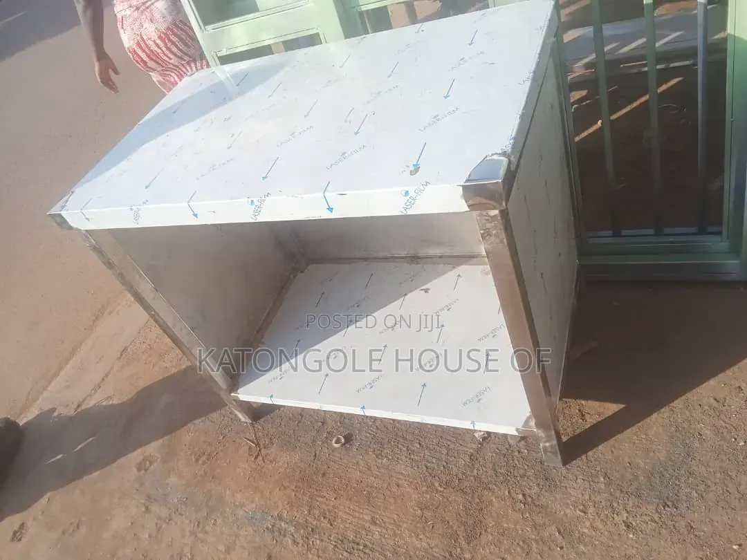 Stainless Working Table With Cover