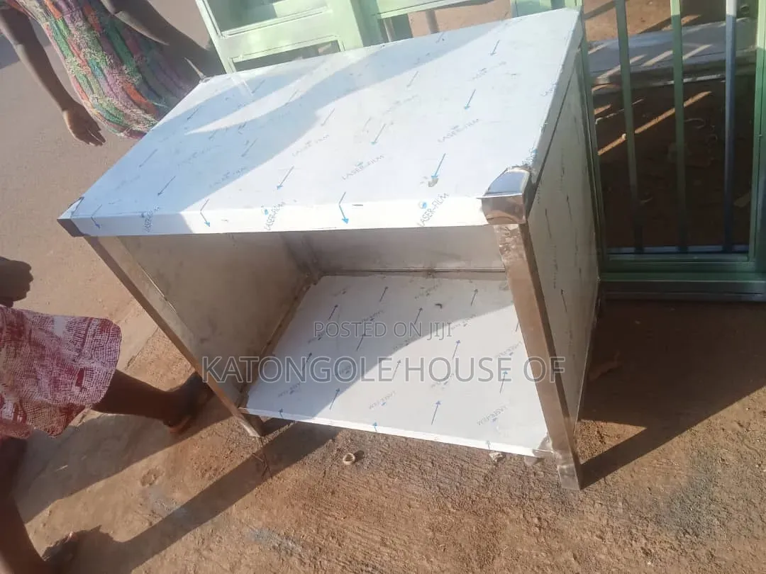 Stainless Working Table With Cover