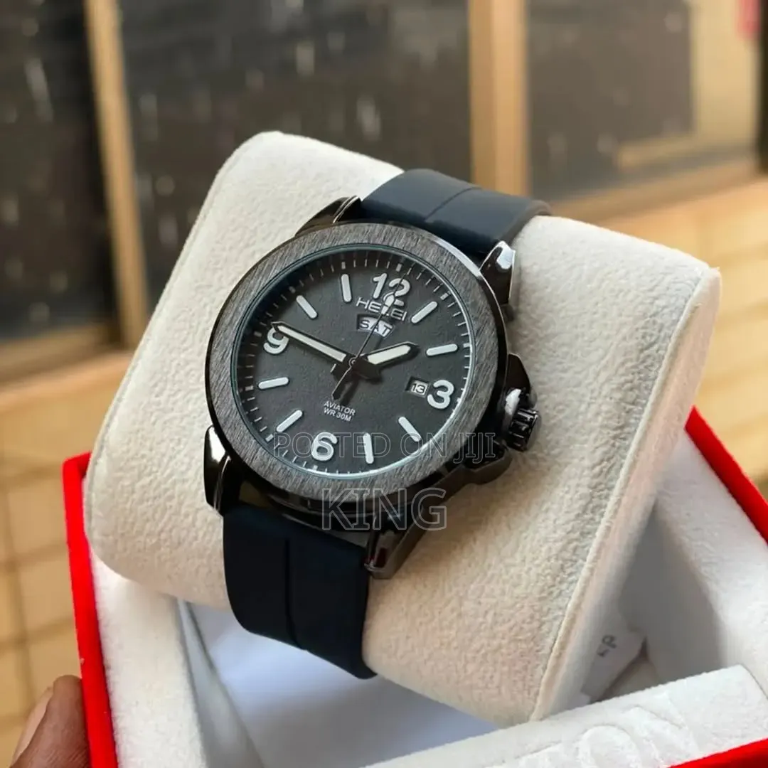Black-Toned Helei Aviator Quartz Wristwatch
