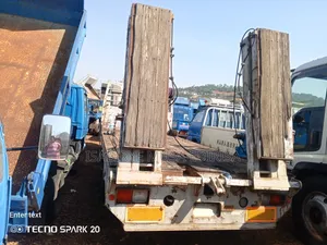 Hino Low Bed