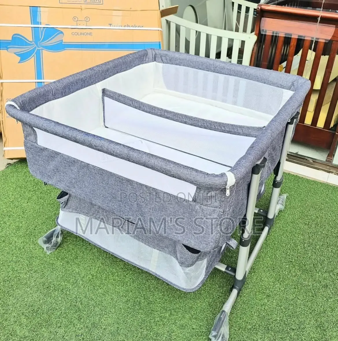 Babybassinet Bedside Sleeper With Sleeping Area for Two Babies,