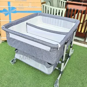 Babybassinet Bedside Sleeper With Sleeping Area for Two Babies,