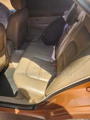 Toyota Progress 2000 Brown