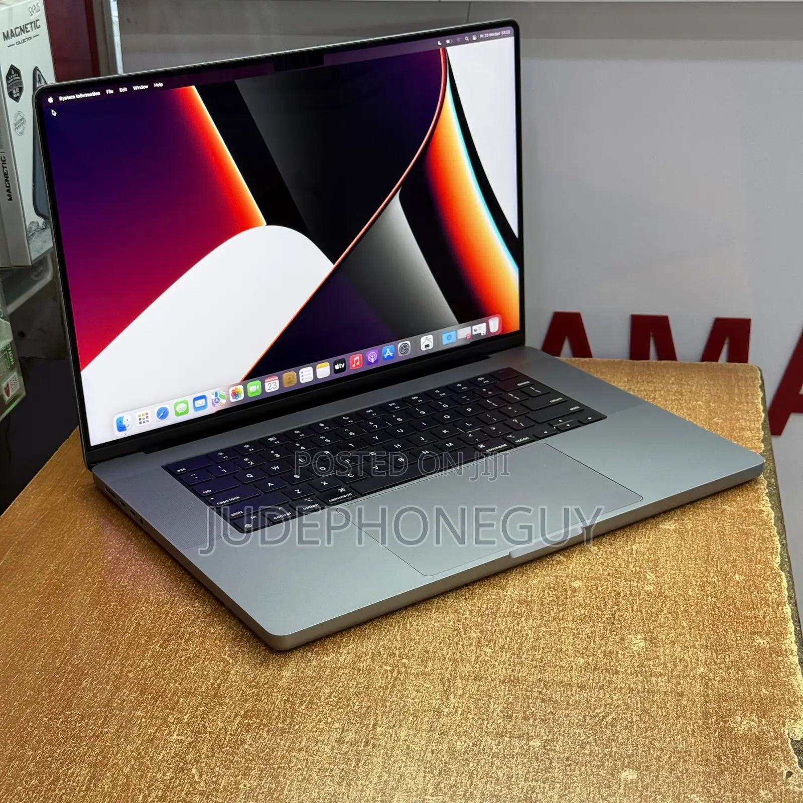 Laptop Apple MacBook Pro 2021 M1 32GB Apple M1 Pro SSD 1T