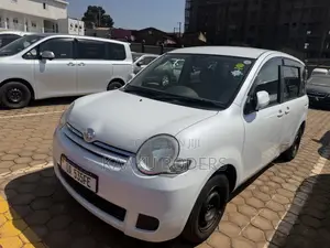 Toyota Sienta 2012 White