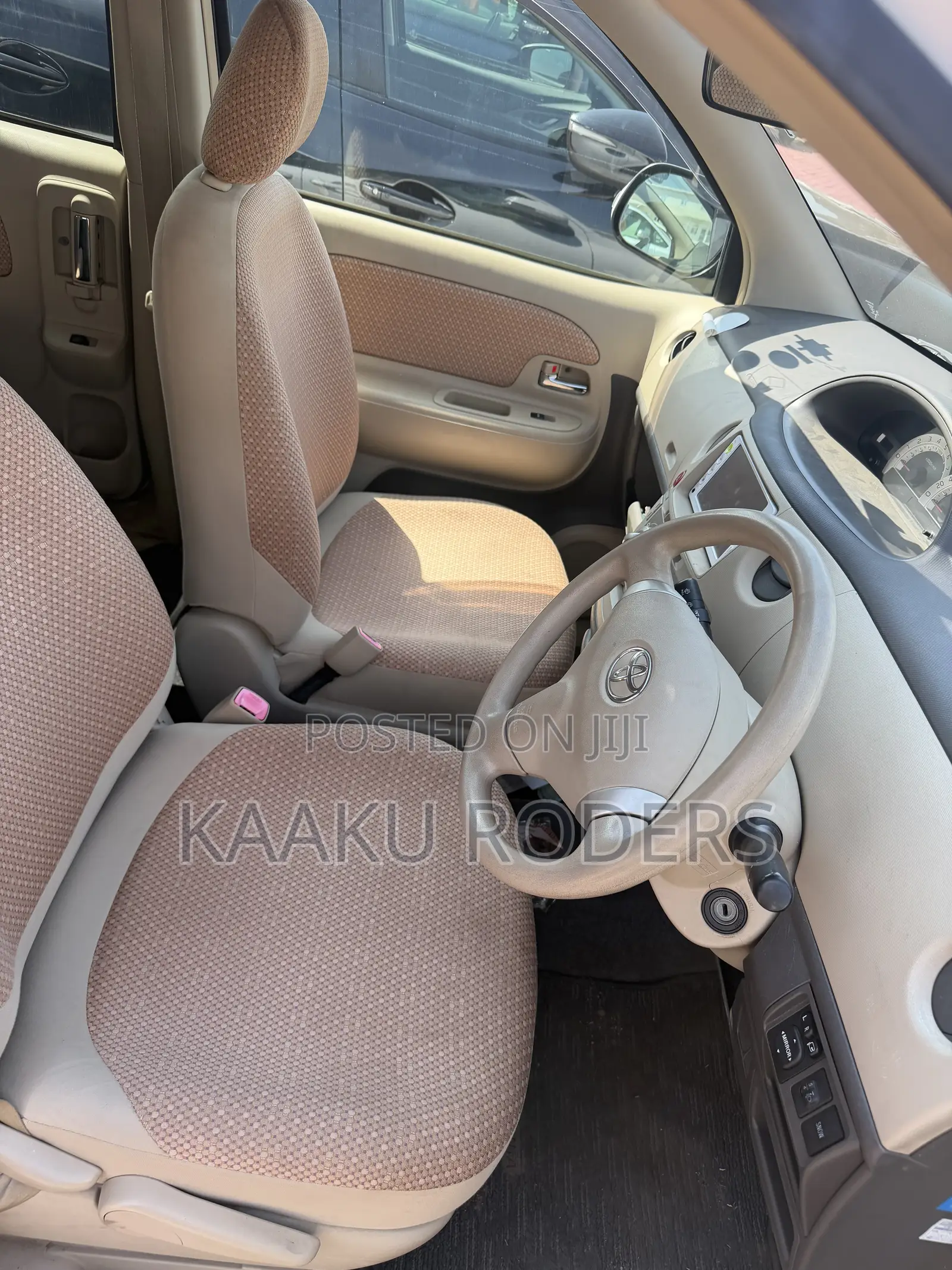Toyota Sienta 2012 White