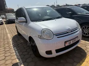 Toyota Sienta 2012 White