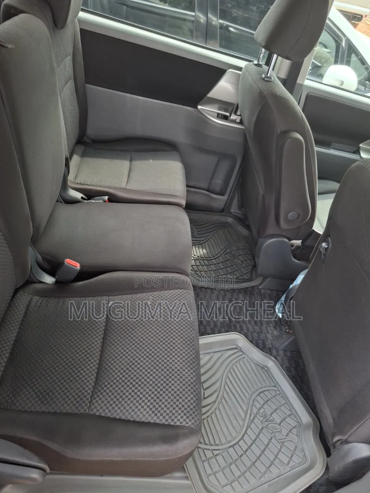 Toyota Noah 2010 Silver