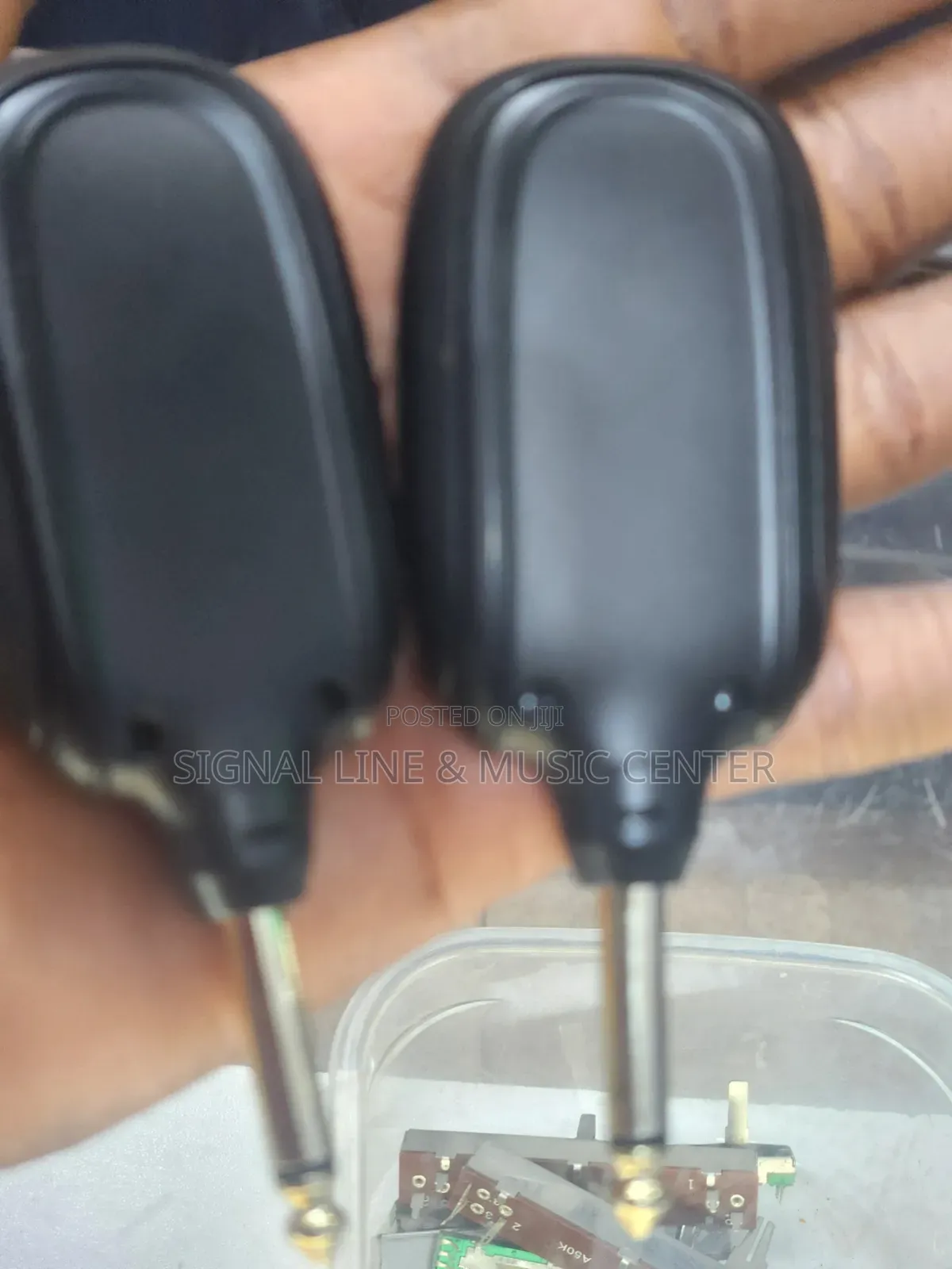 Jack to Jack Wireless Transmitter for Guitar