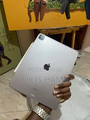 Apple iPad Pro 12.9 (2022) 128 GB Gray