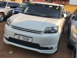 Toyota Corolla Rumion 2010 White