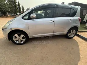 Toyota Ractis 1.5 AWD 2010 Silver