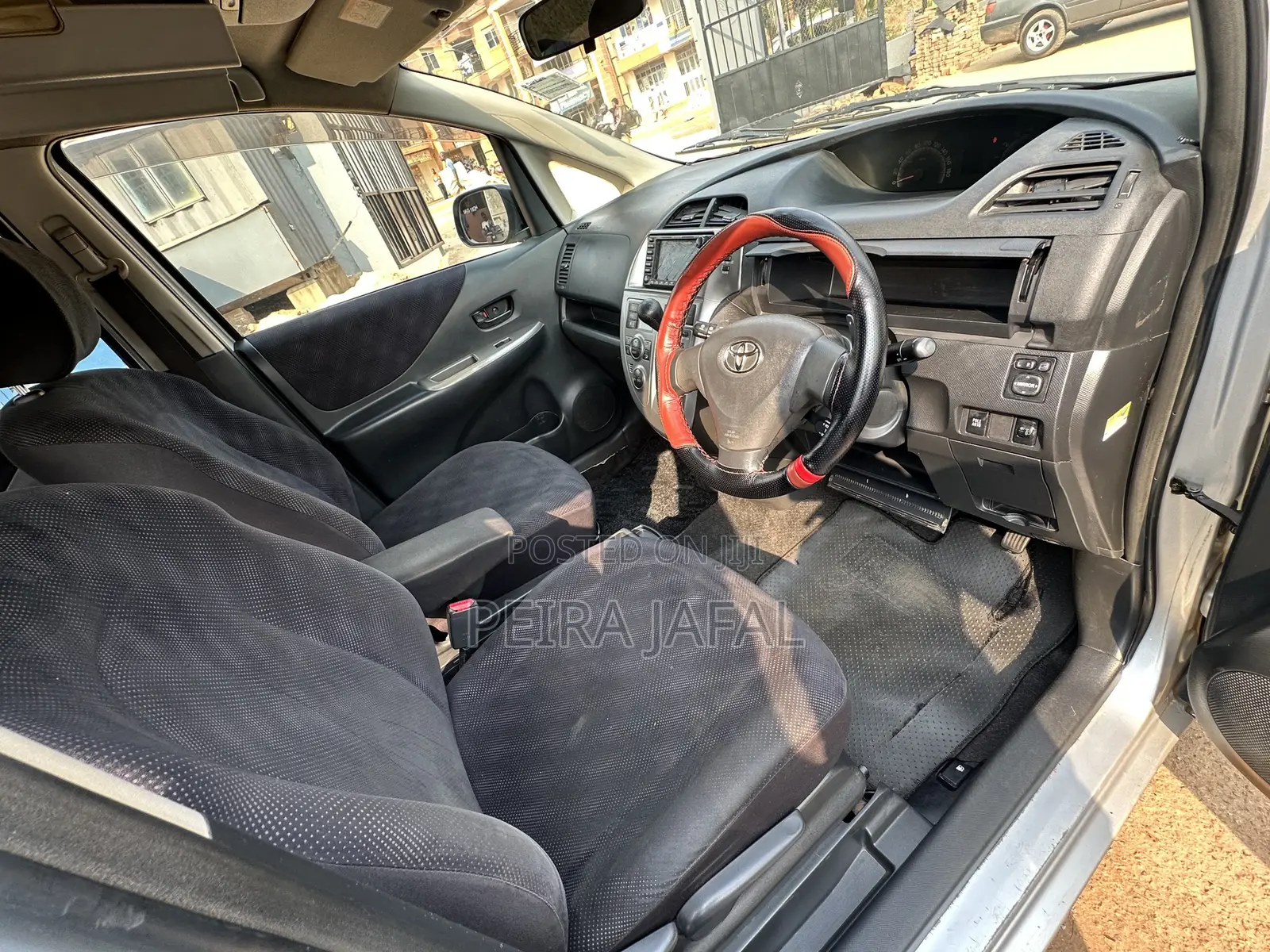 Toyota Ractis 1.5 AWD 2010 Silver
