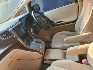 Toyota Alphard 2010 Silver