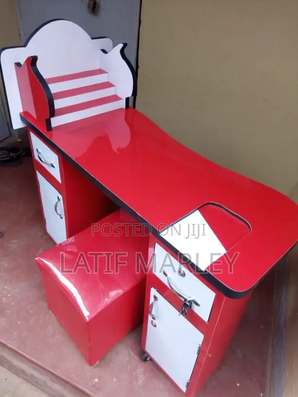 Nail Table