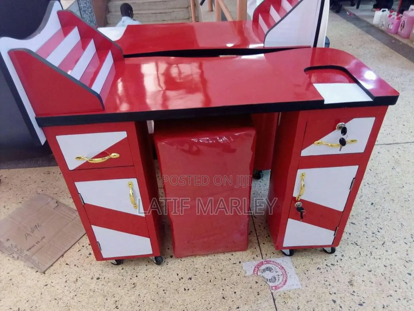 Nail Table