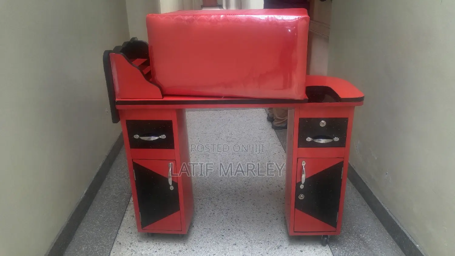 Nail Table