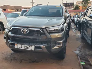 Toyota Hilux 2016 Green