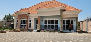 4bdrm Bungalow in Ssisa for sale