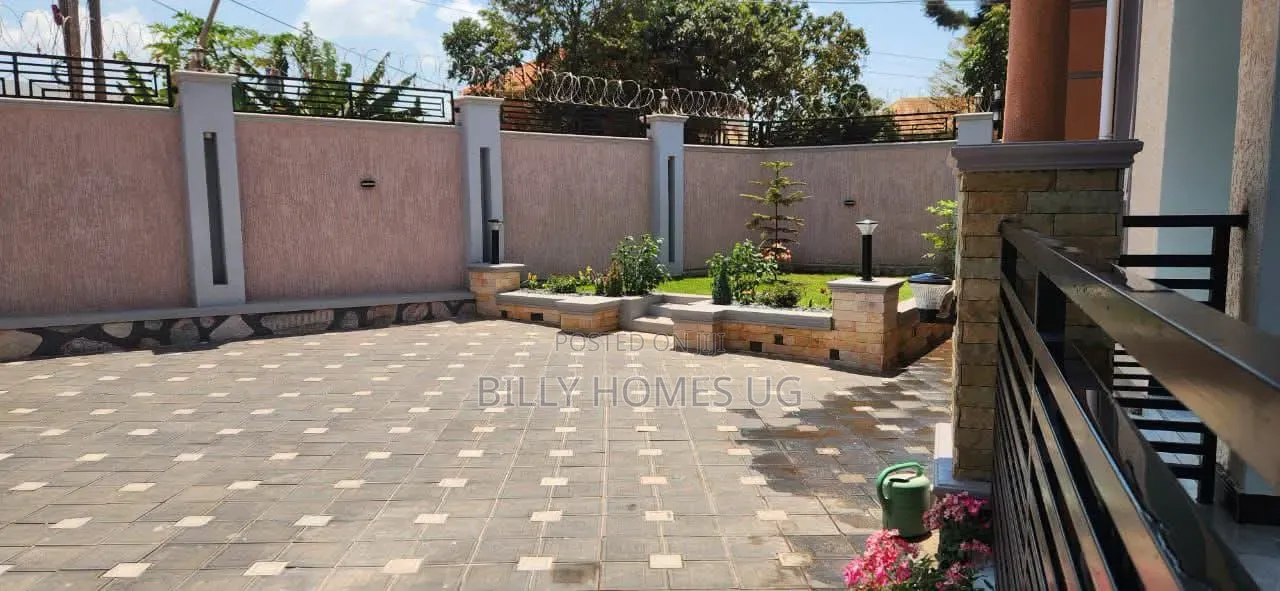 4bdrm Bungalow in Ssisa for sale
