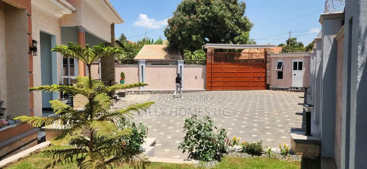 4bdrm Bungalow in Ssisa for sale