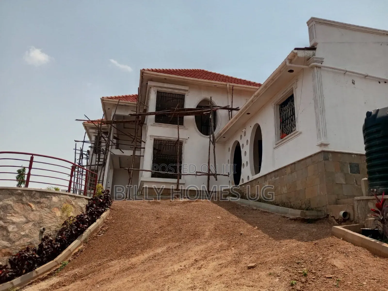 5bdrm Mansion in Ssabagabo-Makindye for sale