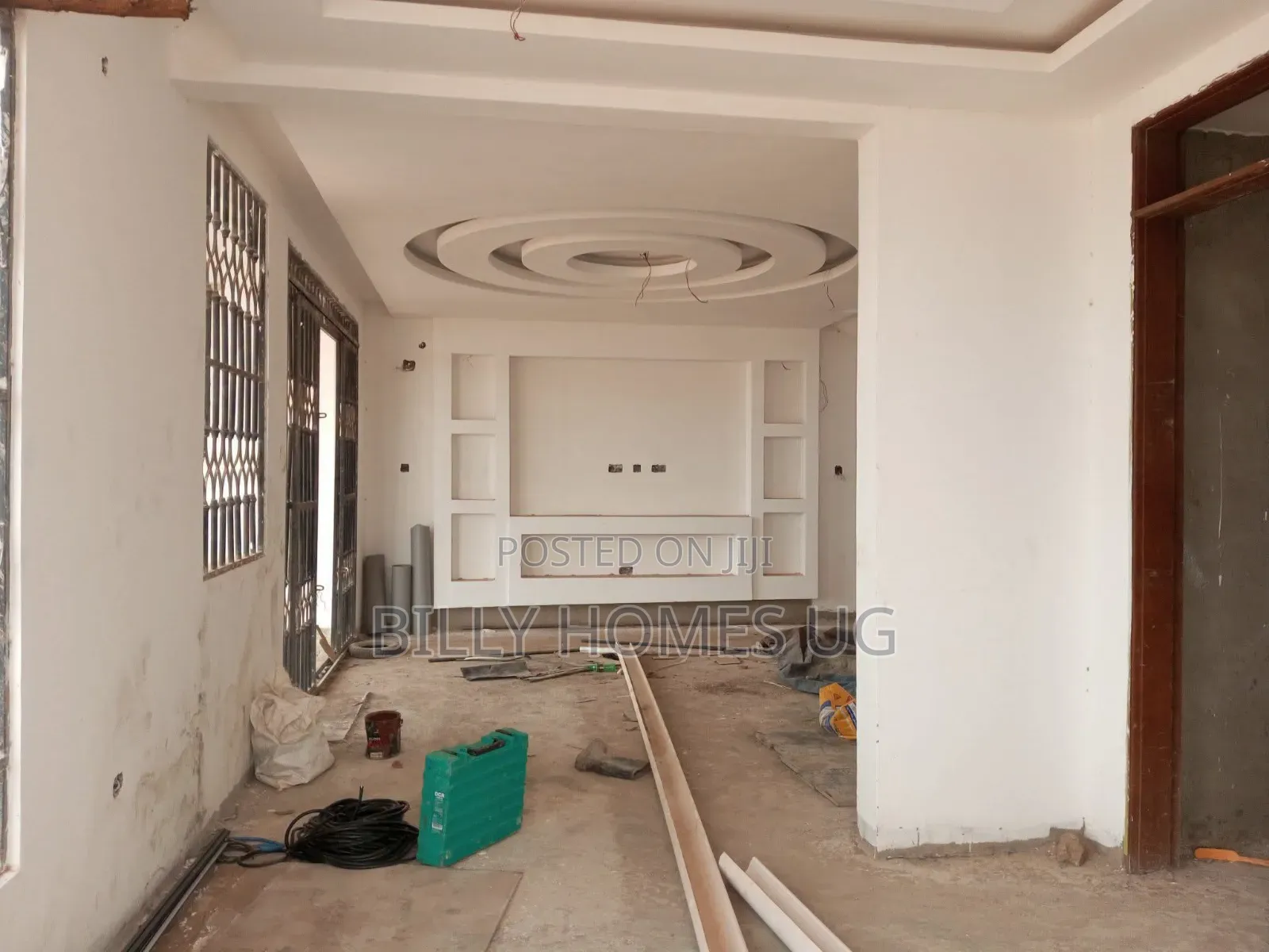 5bdrm Mansion in Ssabagabo-Makindye for sale