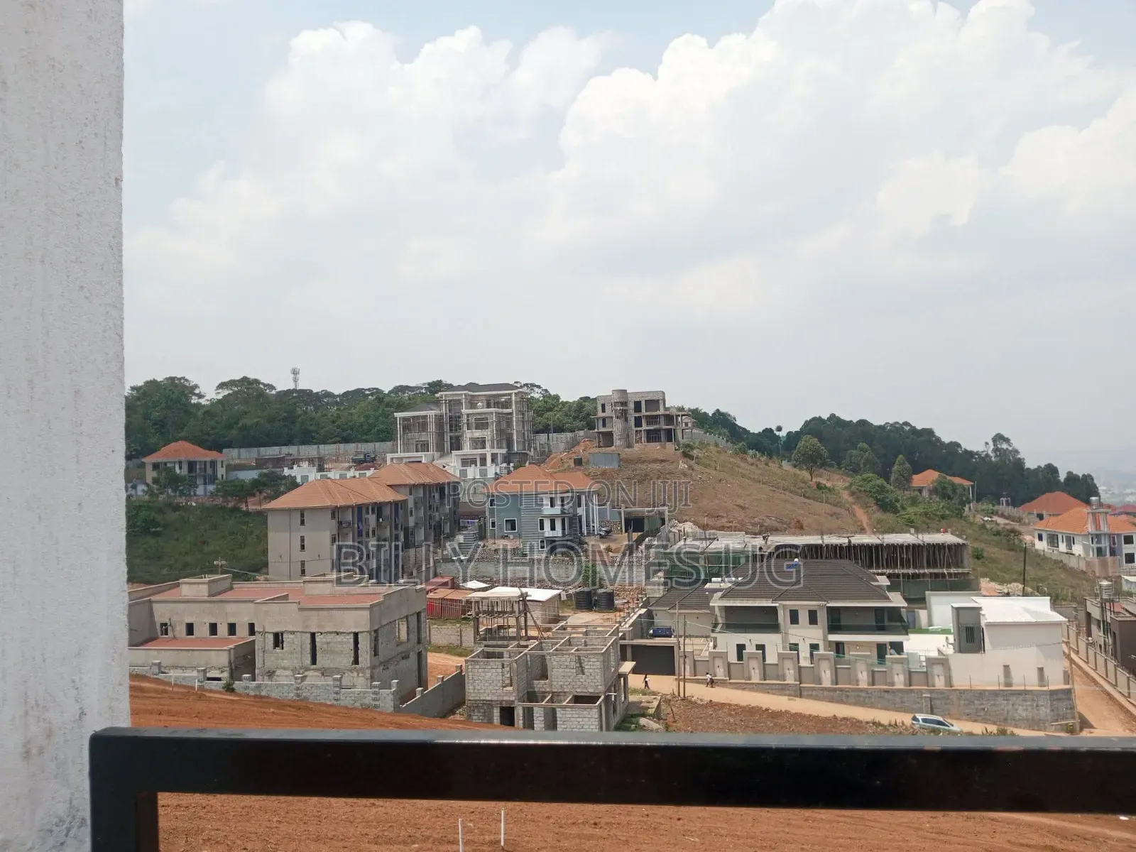5bdrm Mansion in Ssabagabo-Makindye for sale