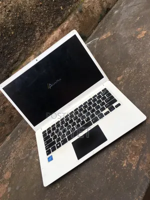 Laptop 4GB Intel Celeron HDD+SSD 320GB