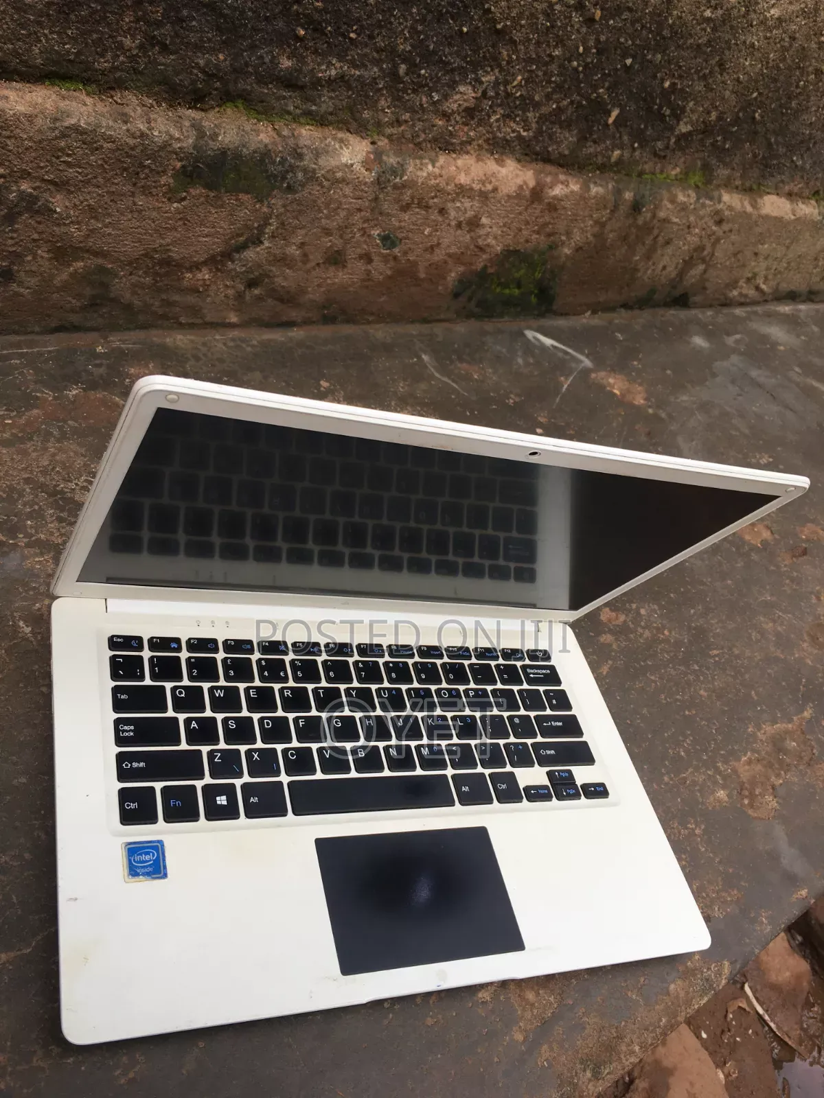 Laptop 4GB Intel Celeron HDD+SSD 320GB