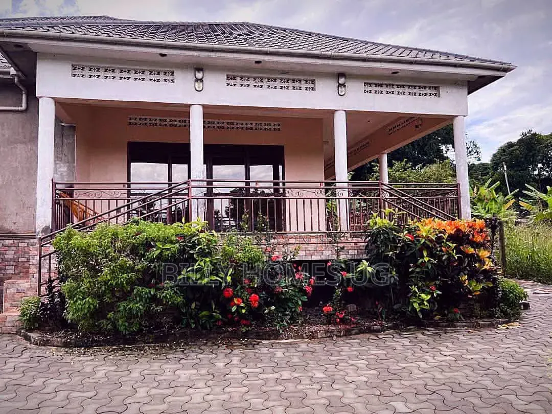 5bdrm Bungalow in Nama for sale