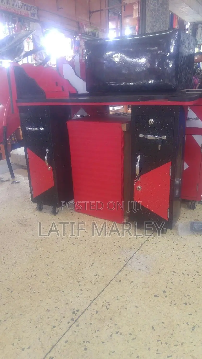 Nail Table