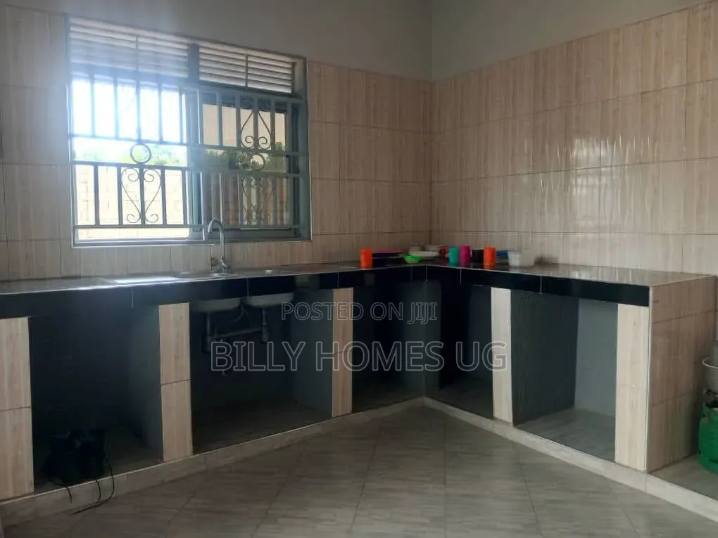 3bdrm House in Ssisa for sale