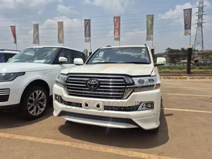 Toyota Land Cruiser 2017 White