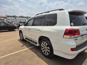 Toyota Land Cruiser 2017 White