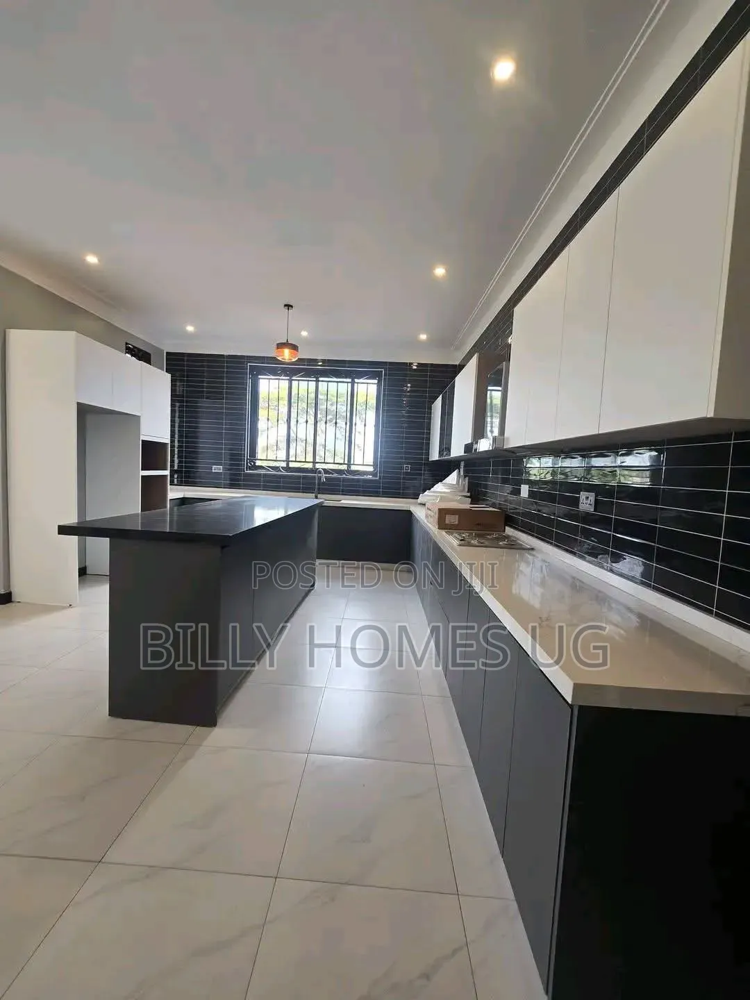 6bdrm Mansion in Kira for sale
