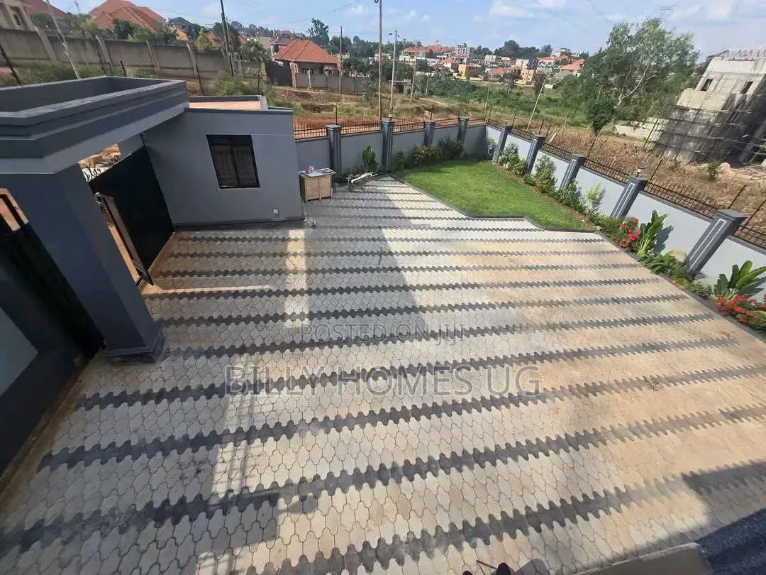 6bdrm Mansion in Kira for sale