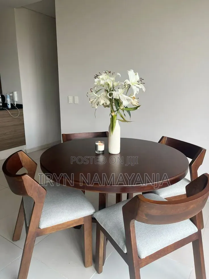 Lyn Modern Dining Set