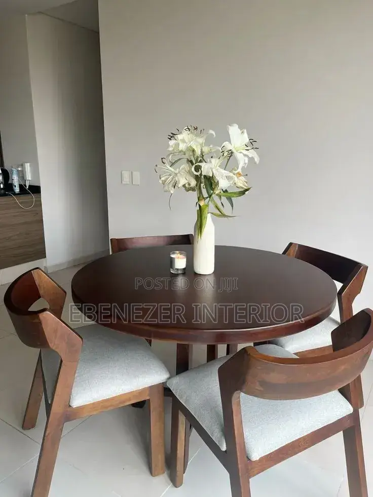 Lyn Modern Dining Set