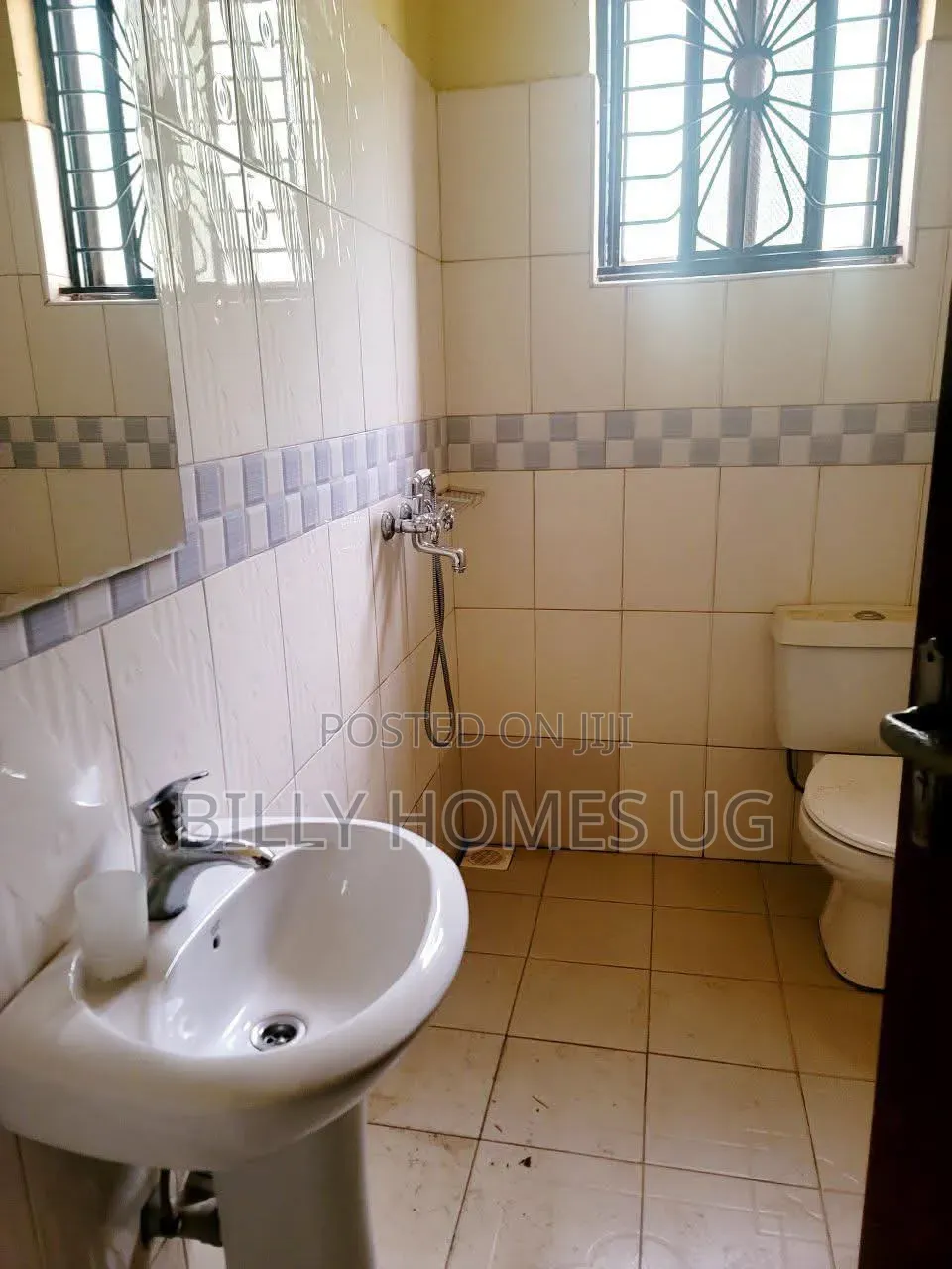4bdrm Bungalow in Ssisa for sale