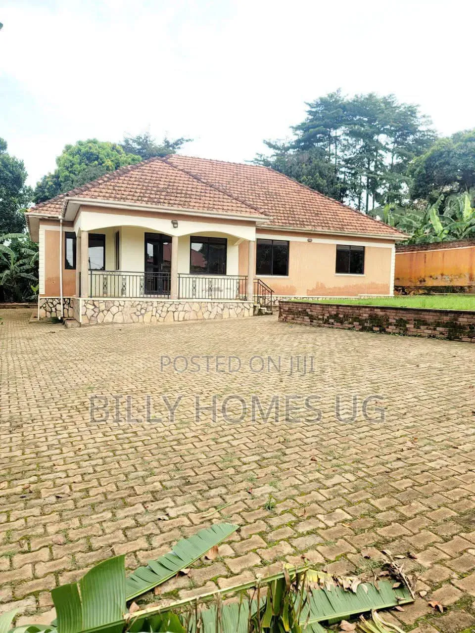 4bdrm Bungalow in Ssisa for sale